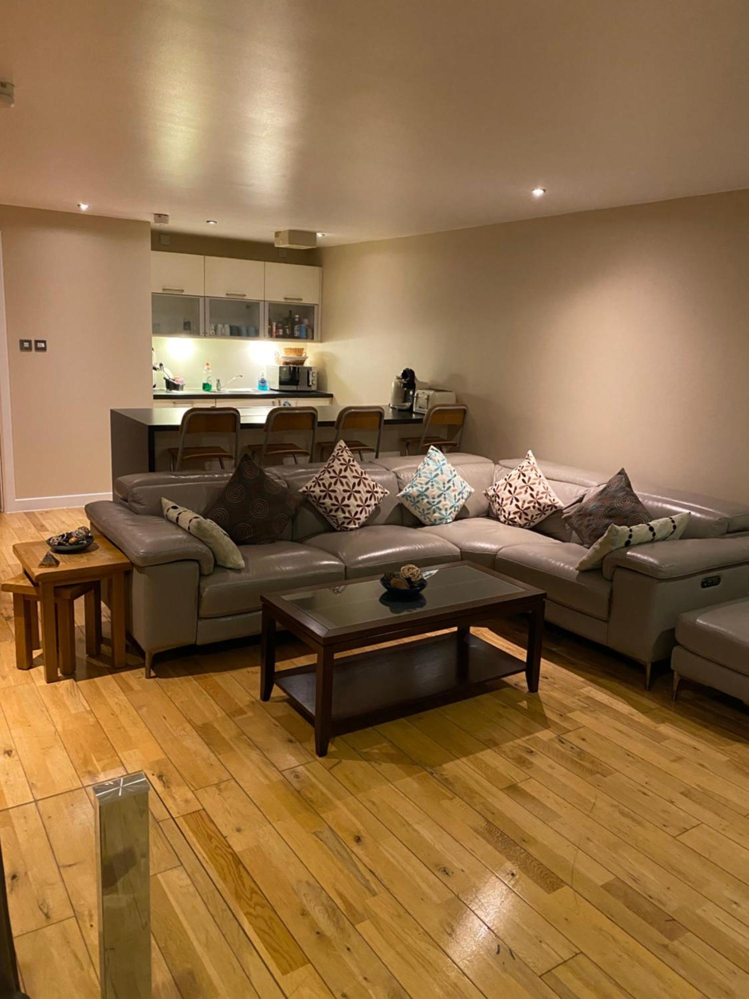 City Centre 2 Bedroom Apartment, Secure Parking. 글라스고 외부 사진